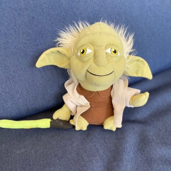 Yoda Plush Figure with Lightsaber Star Wars Stuffed Toy Old Yoda Jedi  7 Inch - Picture 1 of 4